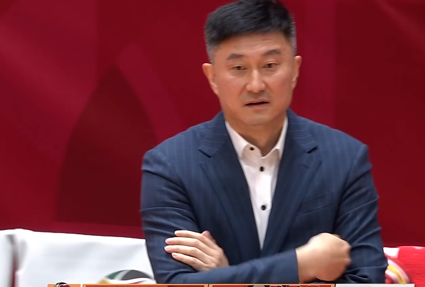 爱游戏体育官方入口-CBA惨案！广东狂输上海40分，杜锋被钉耻辱柱，徐杰胡明轩16中1