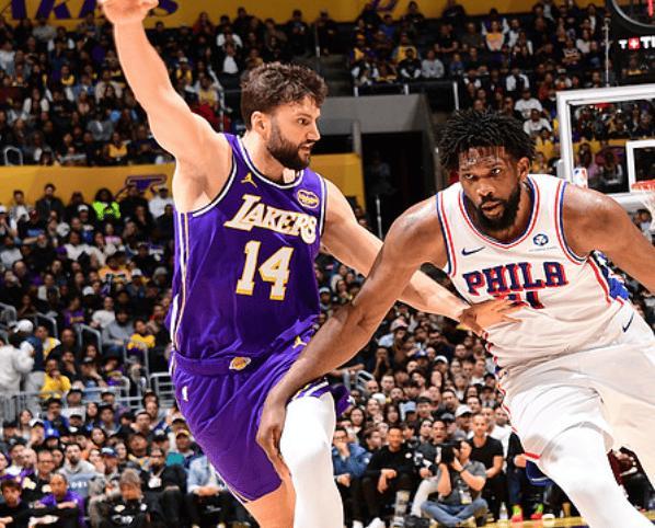 爱游戏体育app下载-东契奇受伤!湖人大逆转,詹姆斯8失误破NBA纪录,里夫斯35分救主